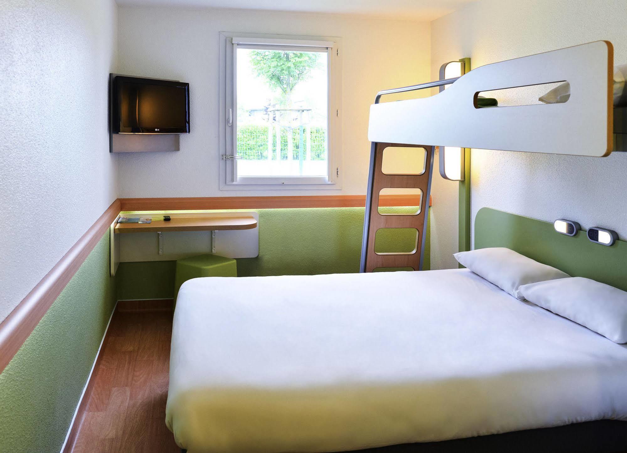 Ibis Budget Lyon Est Chaponnay Exterior foto